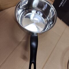 美品　未使用品　ニューピボット　ステンレス製　ステンレス三層構造　ガラス蓋付　片手鍋18㎝　ガスコンロ　ラジエントヒーター　ハロゲンヒーター　シーズヒーター　電気調理器対応の画像