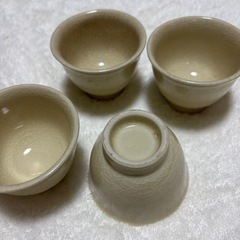 小さい湯呑み4個の画像