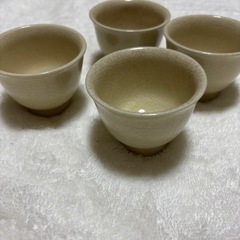 小さい湯呑み4個の画像