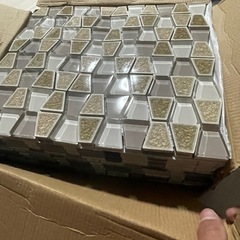 定価約74000円超高級ガラスタイル1箱の画像
