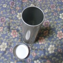 ●無料● ステンレス 茶筒 蓋付 入れ物 差し上げます。の画像