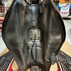 【手渡しのみ】 CBX400F 黒赤 外装一式 おまけ付きの画像