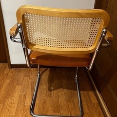 ラタンチェアの画像