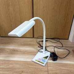 DS-LS16K-W LEDデスクランプ 3段階調光機能付きホワイト2021年製の画像