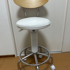 キャスター付きチェアの画像