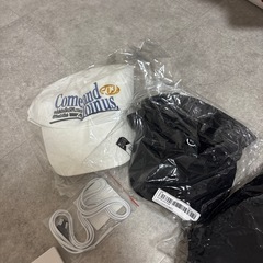 SHIEN 洋服 イヤホン 新品未使用の画像
