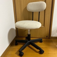 チェア アイボリーの画像