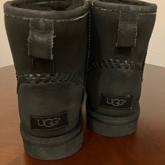 【入手困難☆】UGG CLASSIC MINI DECO 26cmの画像