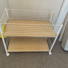 交渉中です。返信できません。すみません。山善　収納ラック　キャスター　押入れ　2個の画像