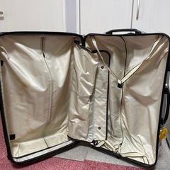 大型スーツケースの画像