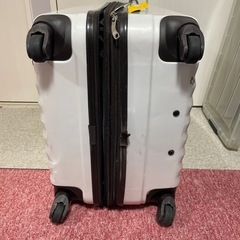 大型スーツケースの画像