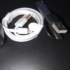 USBカーチャージャーとケーブルセットの画像