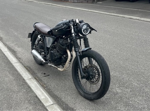 スズキ　グラストラッカー　ビッグボーイ　カフェレーサー　カスタム