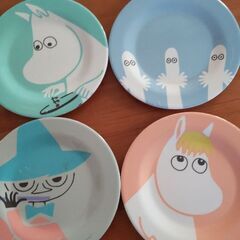 お値下げ、ムーミン プラスチック皿4枚セットの画像