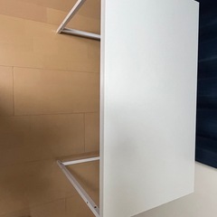 白い机の画像