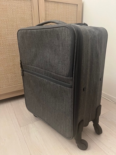 美品【無印良品】半分の厚みで収納できるソフトキャリー 超大型（81L）ブラック 無印良品 半分の厚みで収納できるソフトキャリーケース 大型 63L