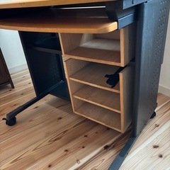 パソコン用デスクの画像