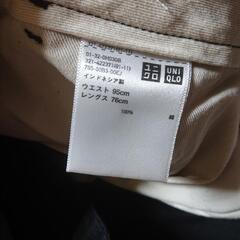 ユニクロ　黒チノ　ウェスト95の画像