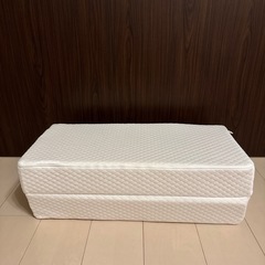 三角クッション　枕　の画像