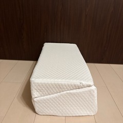 三角クッション　枕　の画像