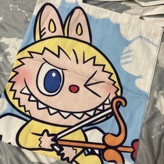 ラブブのキャンバストートバッグの画像