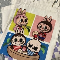 ラブブのキャンバストートバッグの画像