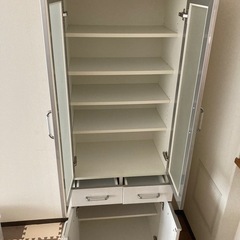 食器棚の画像