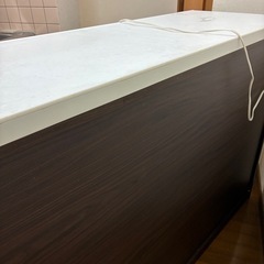 キッチン　食器棚の画像