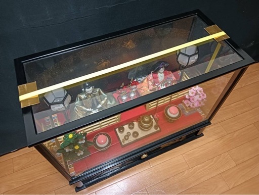 12日引渡　値下中　親王飾人形 横68.5センチ 奥行31 高さ55.5