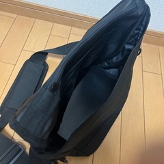 フィッシングバッグ　釣具　レイドジャパン
の画像