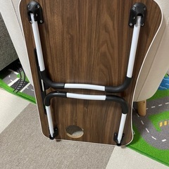 折りたたみテーブル の画像