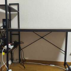 「価格交渉可能」棚付きパソコンデスクの画像
