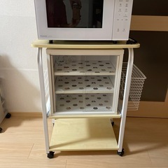 小型食器棚の画像