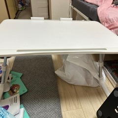 折りたたみテーブルの画像