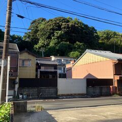 9月中のお願い。白黒で映画館のゲートを描いてください。