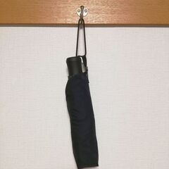 ⬛ユニクロ UVカットコンパクトアンブレラ  親骨55cm ネイビー⬛の画像