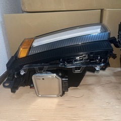 新車外し！ TOYOTAトヨタ ランドクルーザー250純正 3眼LEDヘッドライト ヘッドランプ 左右セット ICHIKO60-343 (81110-60S40 / 81150-60S40) 81004-60010 角目 VX GDJ250 TRJ250 リフレクターヘッドライトの画像