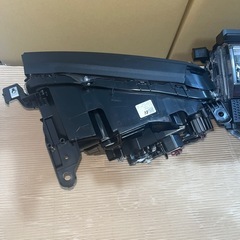 新車外し！ TOYOTAトヨタ ランドクルーザー250純正 3眼LEDヘッドライト ヘッドランプ 左右セット ICHIKO60-343 (81110-60S40 / 81150-60S40) 81004-60010 角目 VX GDJ250 TRJ250 リフレクターヘッドライトの画像