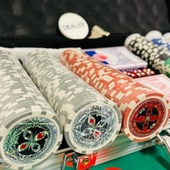 【半額以下】【超美品】ポーカーセット【総額8,000円】【チップ＋マット】の画像