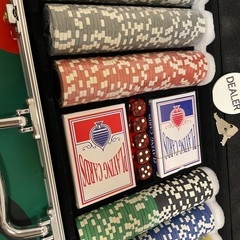 【半額以下】【超美品】ポーカーセット【総額8,000円】【チップ＋マット】の画像