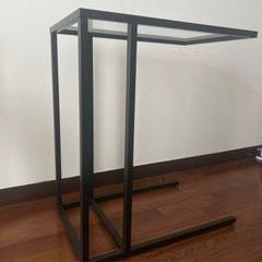 IKEA ガラステーブル　サイドテーブルの画像