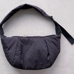 MYMOOD. ナイロン ボディバッグ A4収納可 美品の画像