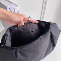 MYMOOD. ナイロン ボディバッグ A4収納可 美品の画像