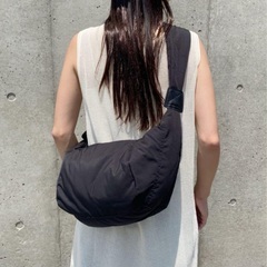 MYMOOD. ナイロン ボディバッグ A4収納可 美品の画像