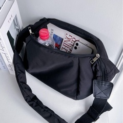MYMOOD. ナイロン ボディバッグ A4収納可 美品の画像