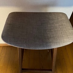 カウンターチェア2脚の画像