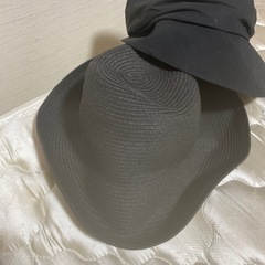 オシャレな帽子黒の画像