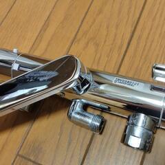 【美品】TOTO 混合水栓　TBV03401J1：シャワーヘッドWS302-BKの画像