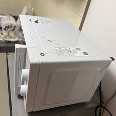 電子レンジと冷蔵庫の画像