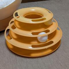 ペット用ベッドとおもちゃの画像